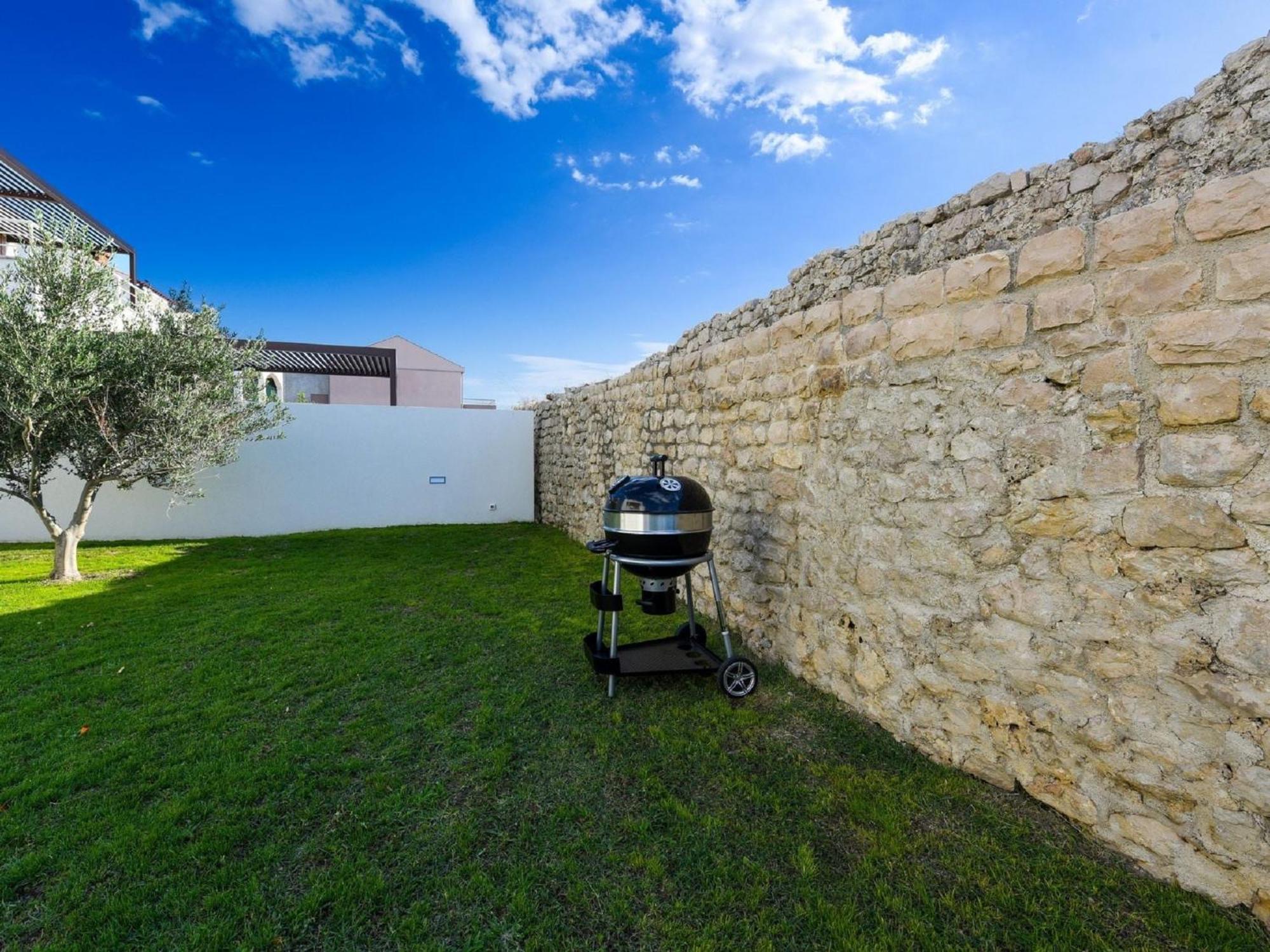 Modern Villa In Nin With Terrace Екстер'єр фото
