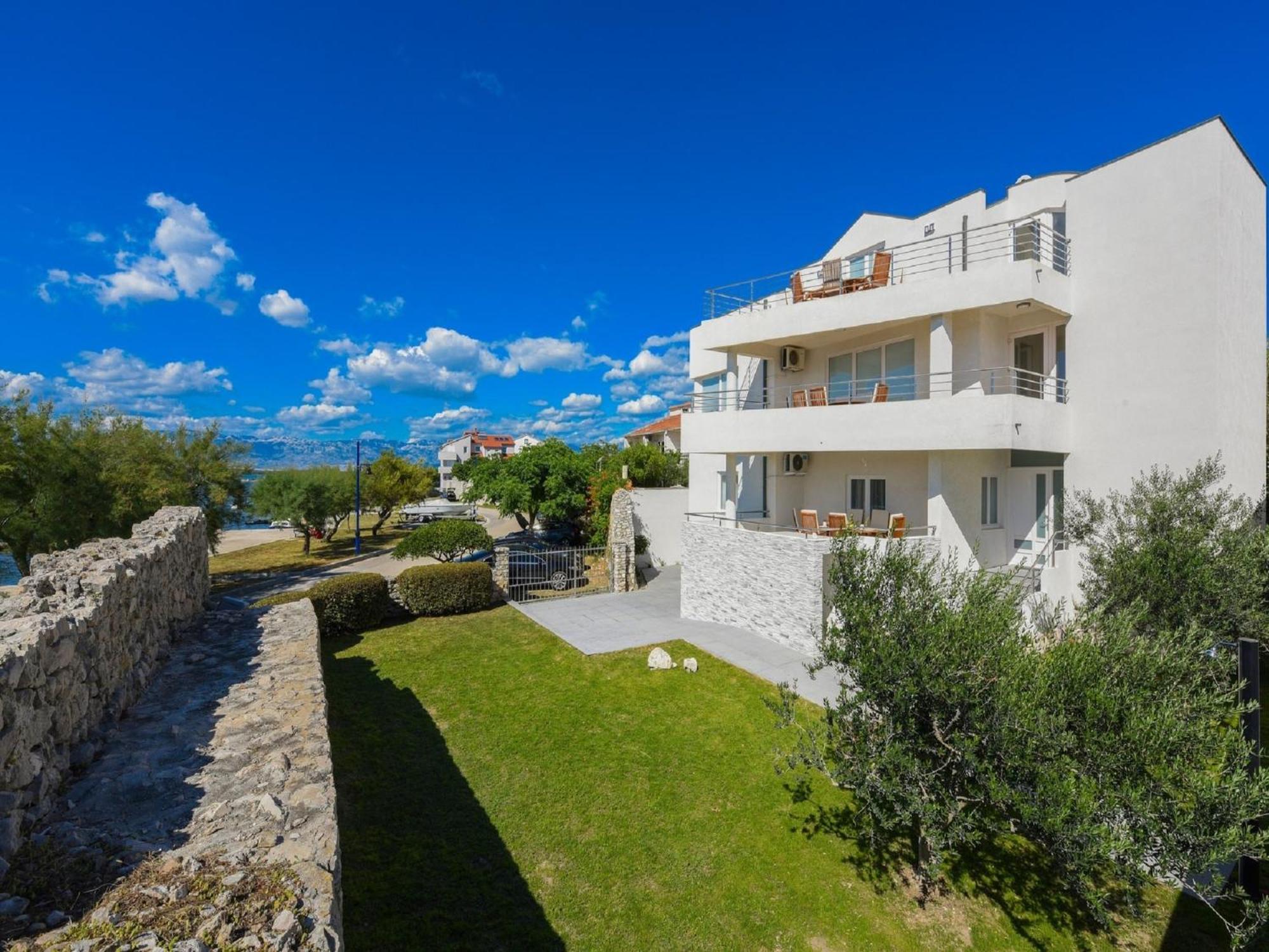 Modern Villa In Nin With Terrace Екстер'єр фото